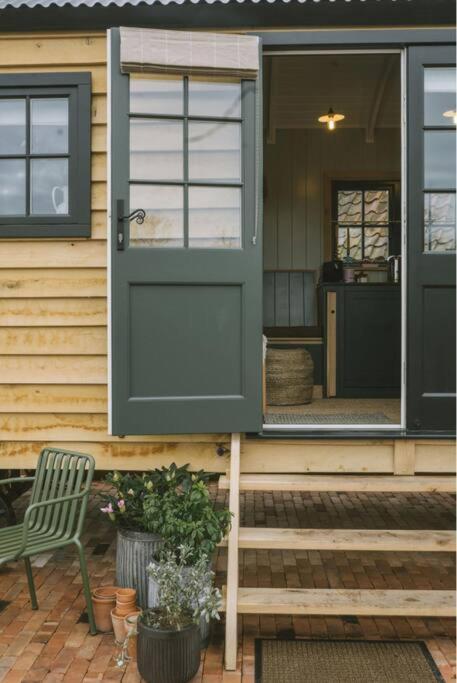 Saltford Island Hut - Outdoor Bath Tub, Firepit And Water Equipment 아파트 외부 사진