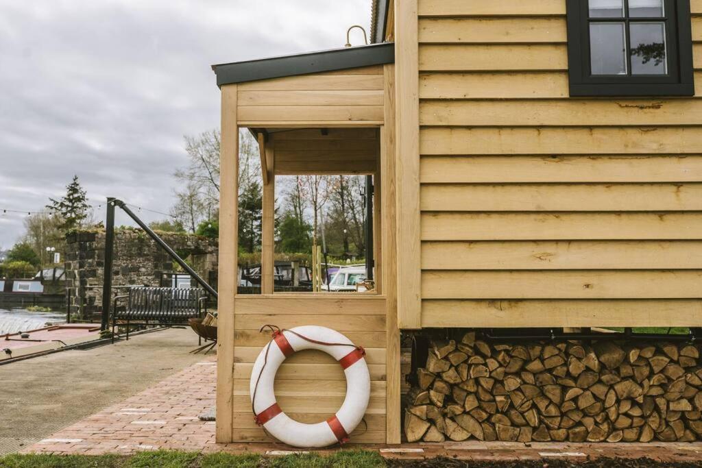 Saltford Island Hut - Outdoor Bath Tub, Firepit And Water Equipment 아파트 외부 사진