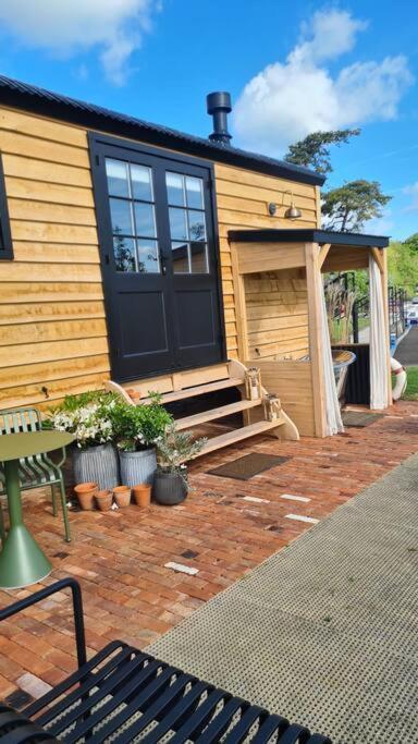Saltford Island Hut - Outdoor Bath Tub, Firepit And Water Equipment 아파트 외부 사진